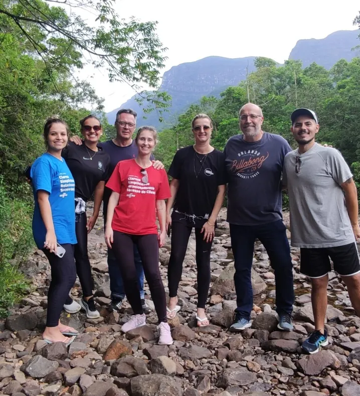 Grupo da Adrenailha reunido em uma trilha